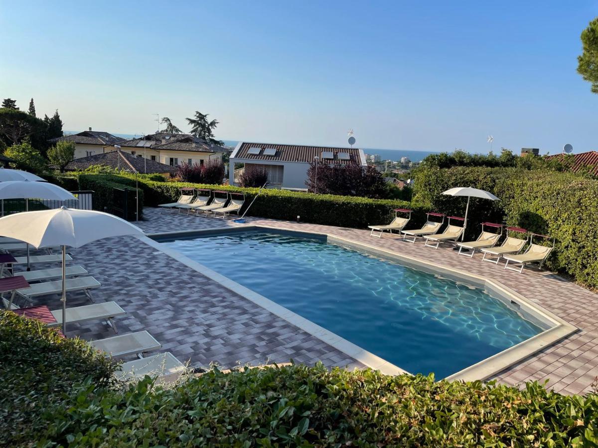 Residenze Al Colle Dei Pini Aparthotel Riccione Buitenkant foto