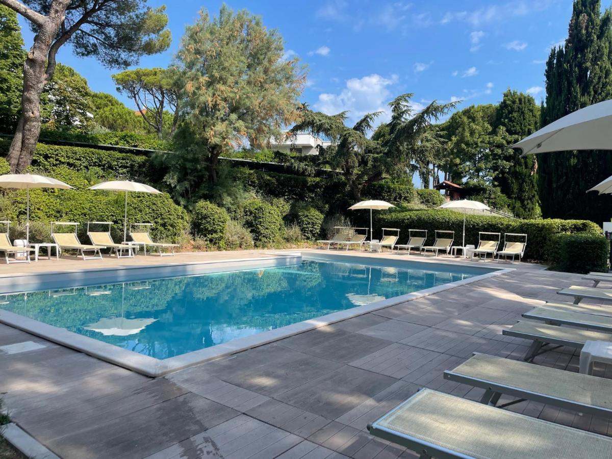 Residenze Al Colle Dei Pini Aparthotel Riccione Buitenkant foto