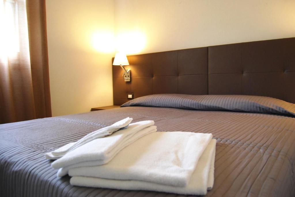 Residenze Al Colle Dei Pini Aparthotel Riccione Kamer foto